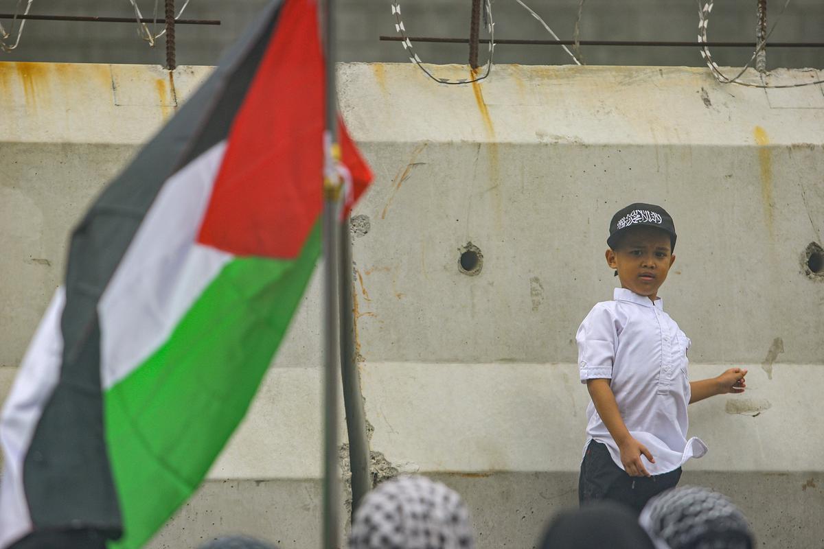 Massa bela Palestina gelar aksi di depan Kedubes Amerika Serikat
