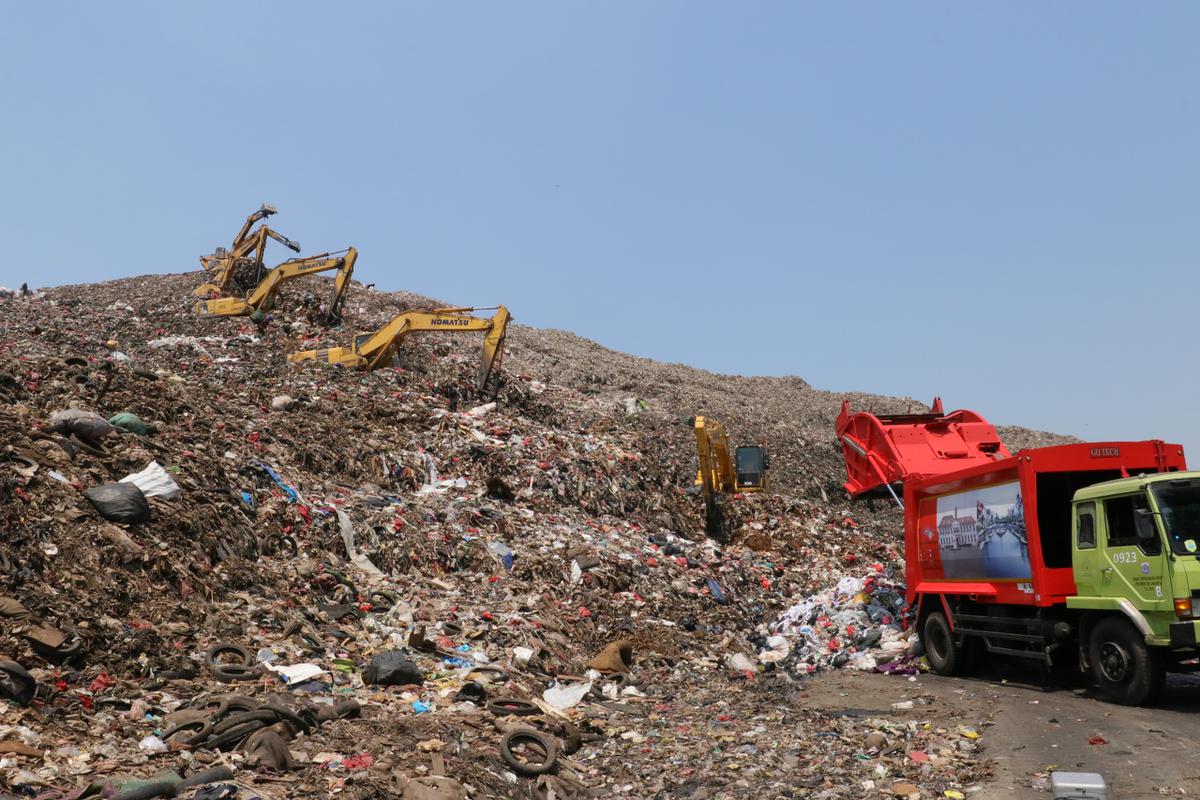 Tumpukan Sampah Bantargebang