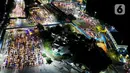 Kendaraan pemudik memadati area dermaga 5 Pelabuhan Merak, Kota Cilegon, Banten, Sabtu (29/3/2025) dini hari. (Liputan6.com/Herman Zakharia)