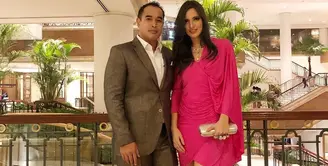 Dalam sebuah kesempatan,  Nia Ramadhani tampil menawan dengan busana pink yand dipadu dengan rancangan high heels rancangan Christian Louboutin. Siapa yang menyangka jika high heels ini berharga Rp 22 juta. (Foto: instagram.com/ramadhaniabakrie)