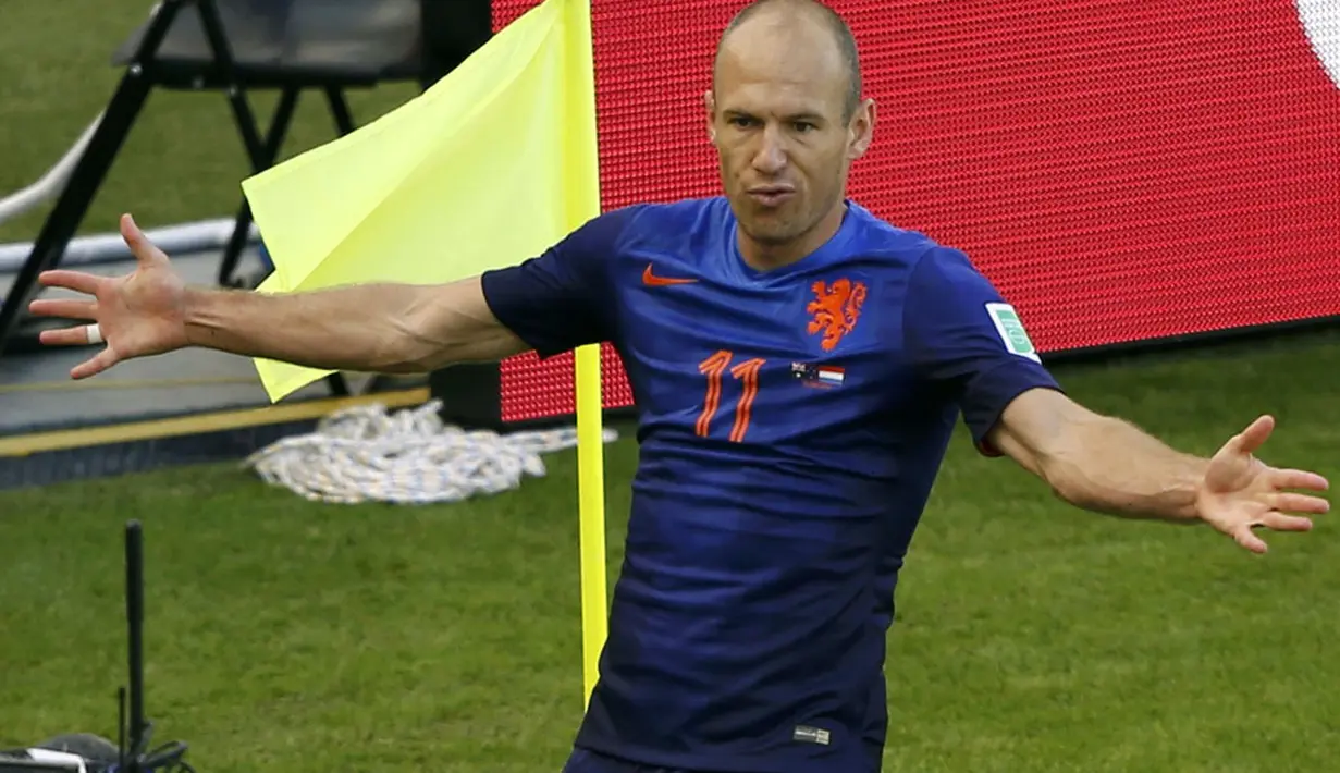 Rekan setim Robin van Persie di Timnas Belanda, Arjen Robben, berhasil melesakkan tiga gol ke gawang lawan-lawan De Orange di pekan pertama Piala Dunia 2014, (19/6/2014), (REUTERS/Marko Djurica)