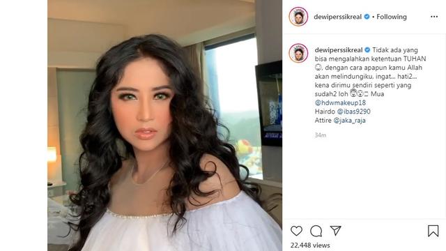 Dewi Perssik (Foto: Instagram/@dewiperssikreal)