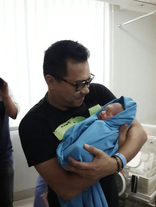 Anak kedua pasangan Ashanty dan Anang Hermansyah berjenis kelamin laki-laki. Sebelumnya, pasangan yang menikah sejak 2012 silam itu telah dikaruniai seorang Putri, Arsy Addara Musicia Nurhermansyah. (dok. Instagram)