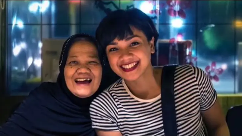 Nirina Zubir bersama ibunda (Foto: Instagram/@nirinazubir_)