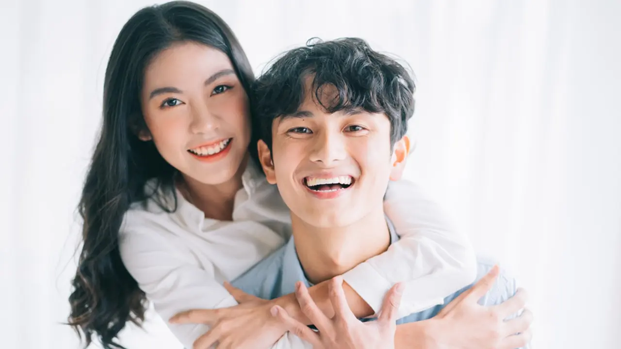 4 Tanda Kamu Sedang Kasmaran dengan Si Dia, Ungkapkan dengan Perhiasan Berlian Yuk!