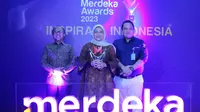 Menteri Ketenagakerjaan Ida Fauziyah usai menerima penghargaan pada acara Merdeka Awards Kategori Program Inovatif untuk Negeri di SCTV Tower, Jakarta, Rabu (3/8/2023).