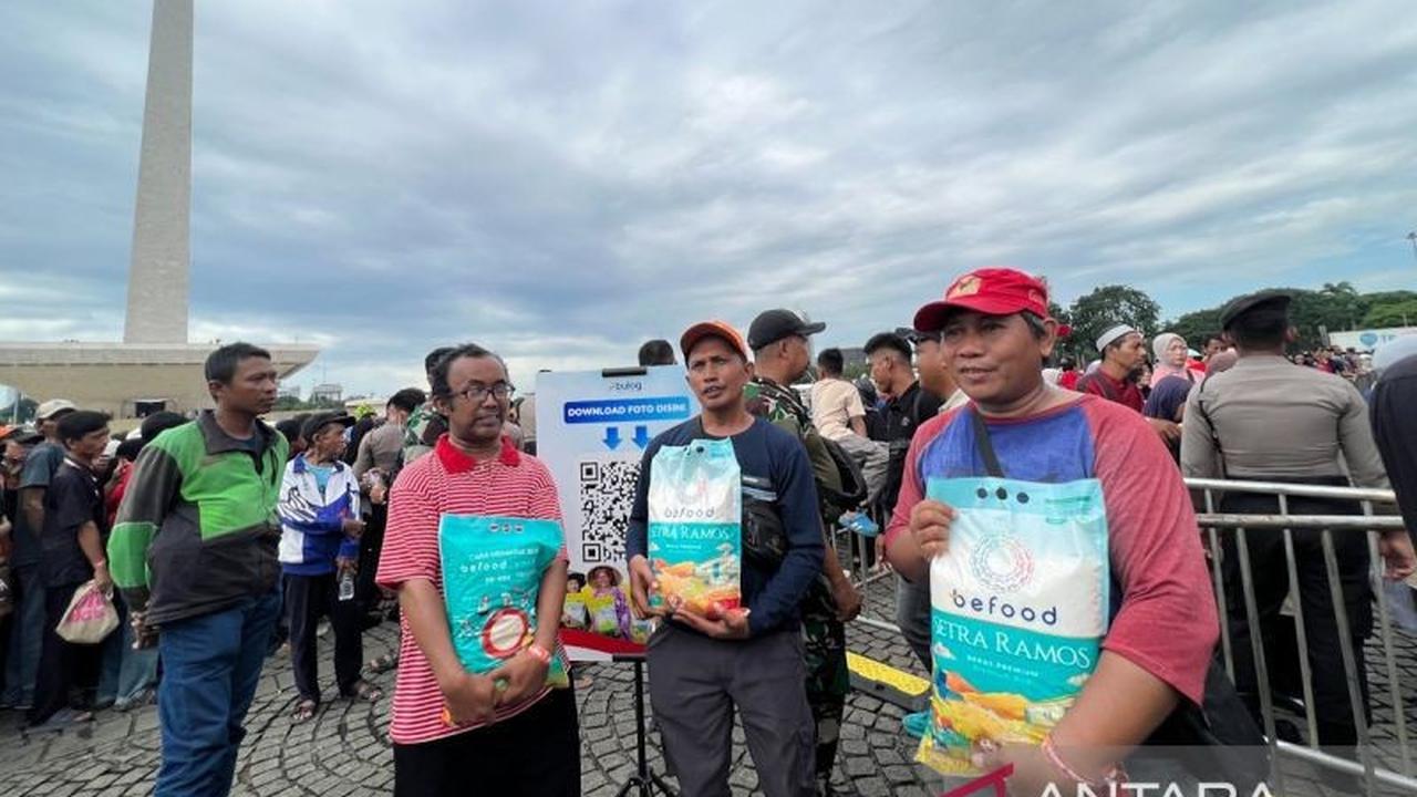 Bulog dan ID FOOD Salurkan 100 Ribu Paket Sembako Gratis Istana di Monas