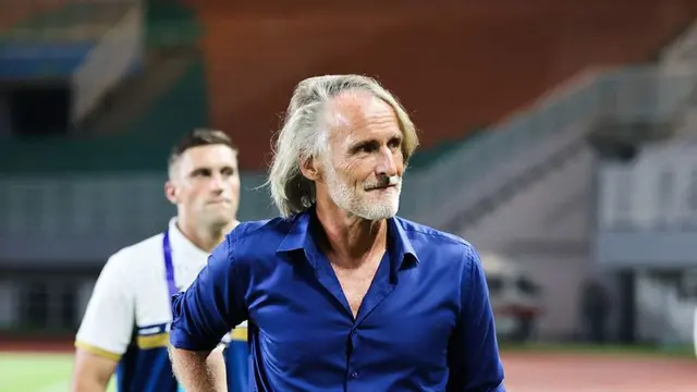 Jan Olde Riekerink ketika melatih Dewa United pada laga BRI Liga 1 2024/2025