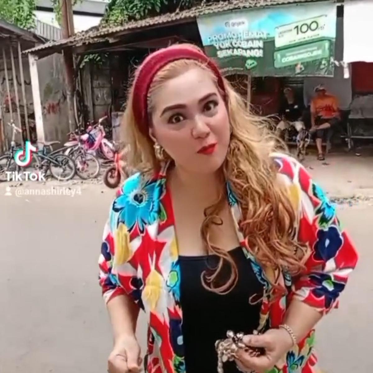Ingat Anna Shirley Pemeran Anita Warkop DKI? Kini Bisnis Bengkel Sepeda & Sempat Jual Tahu di Pinggir Jalan