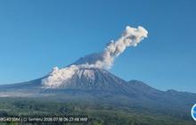 Gunung Semeru Erupsi Tiga Kali Pagi Ini, Luncurkan Awan Panas Sejauh 3,5 Kilometer