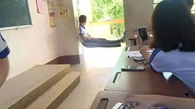 8 Potret Kelakuan Nyeleneh Siswa Saat di Dalam Kelas Ini Bikin Tepuk Jidat
