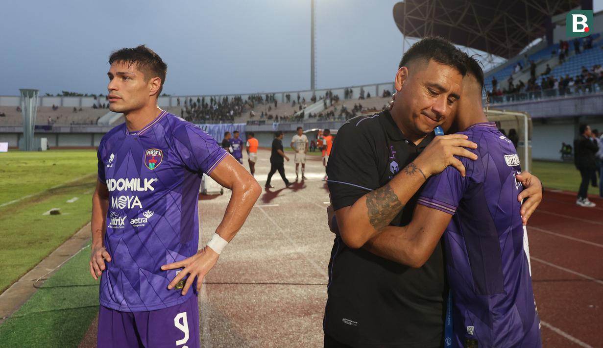 Skuad Persita Tangerang larut dalam suka cita saat berhasil menyelamatkan Pendekar Cisadane  dari degradasi Liga 1 2024. (Bola.com/M Iqbal Ichsan)