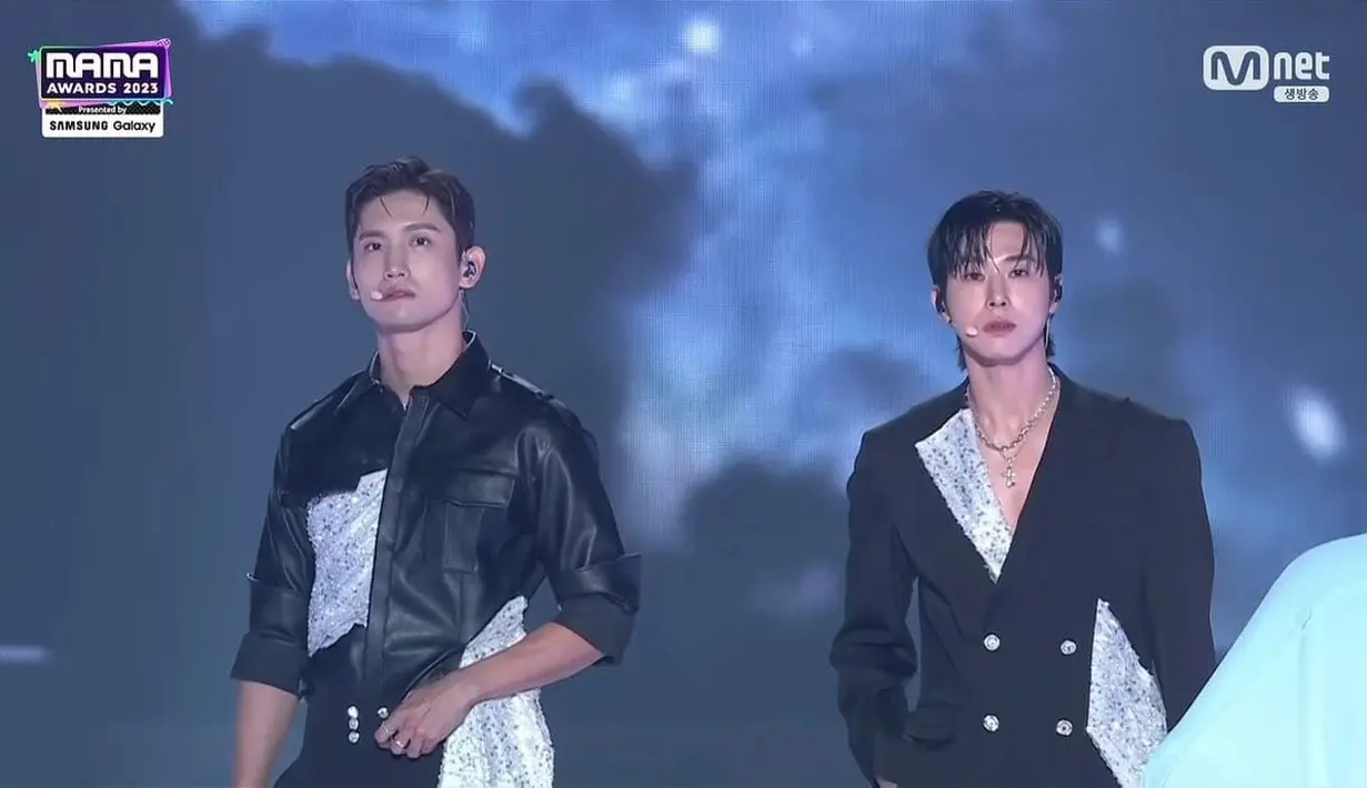Para penggemar di seluruh dunia memberikan respon yang kuat terhadap pertunjukan yang telah ditunggu-tunggu ini. Di twitter kata TVXQ bahkan mendominasi trending topic hingga menembus angka 190 ribu cuitan. (Foto: Twitter/ tvxq.official)