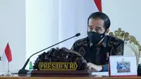Presiden Jokowi menginstruksikan seluruh gubernur dan pemerintah daerah mewaspadai tren peningkatan penyebaran COVID-19 di tingkat global saat ratas di Istana Kepresidenan Bogor, Jawa Barat, Selasa (1/9/2020). (Kementerian Sekretariat Negara)