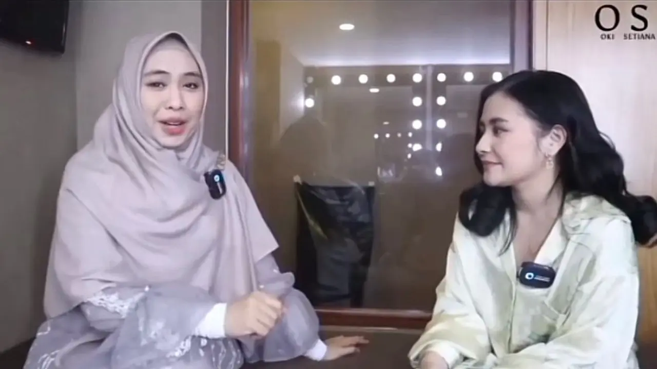 Oki Setiana Dewi bersama Prilly Latuconsina berbincang tentang seks sebelum menikah