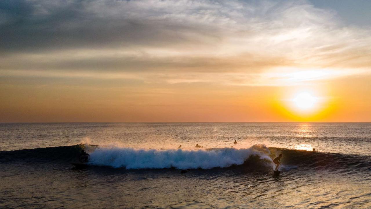 Keindahan Pantai Lhoknga Aceh Jadi Surganya Peselancar di Ujung Barat IndonesiaKeindahan Pantai Lhoknga Aceh Jadi Surganya Peselancar di Ujung Barat Indonesia