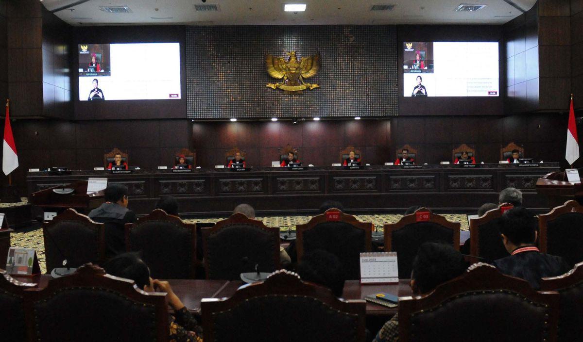 Keputusan itu dibacakan majelis hakim MK dalam sidang terbuka digelar pada Kamis (15/6) hari ini.