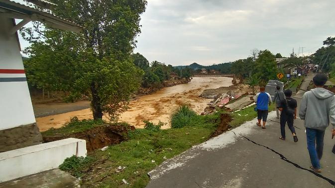 Banjir dan longsor terjadi di kawasan Lebak, Banten. (Liputan6.com/Yandhi Deslatama)
