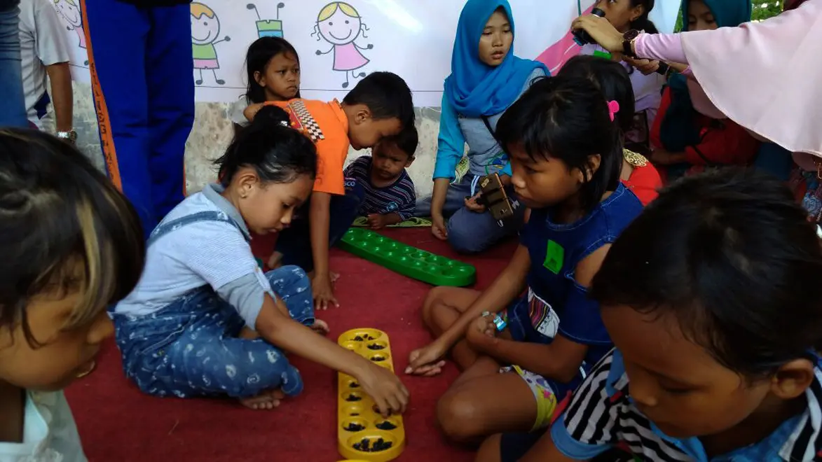 Perayaan Hari Anak Nasional di Medan, Sumut, dimeriahkan berbagai perlombaan permainan tradisional. (Liputan6.com/Reza Efendi)