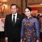 Bergaun batik nan anggun, Annisa Pohan menemani AHY menghadiri resepsi Hari Ulang Tahun Kaisar Naruhito di salah satu hotel berbintang di Jakarta. (Foto: Dok. Instagram @agusyudhoyono)