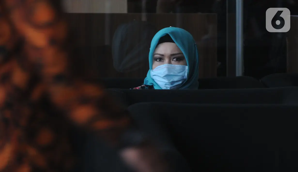 Istri Wali Kota Medan nonaktif Dzulmi Eldin, Rita Maharani Dzulmi Eldin memenuhi panggilan tim penyidik KPK di Jakarta, Senin (11/11/2019). Rita Maharani diperiksa dalam perkara dugaan suap proyek dan jabatan di Pemerintah Kota Medan tahun 2019. (merdeka.com/Dwi Narwoko)