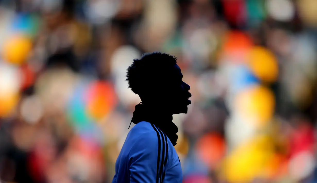 Pemain Juventus, Paul Pogba melakukan pemanasan sebelum laga Idinese vs Juventus pada lanjutan liga Italia Seria A di Stadion 'Dacia Stadium', Udine, Minggu (17/1/2016).  (AFP Photo/Marco Bertorello)