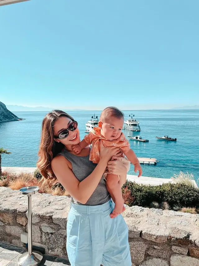 6 Potret Gaya Nikita Willy Usai Jadi Ibu, Makin Cantik dan Stylish Seperti Masih Gadis