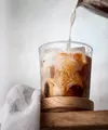 Ilustrasi es kopi susu | copyright unsplash.com/Empreinte