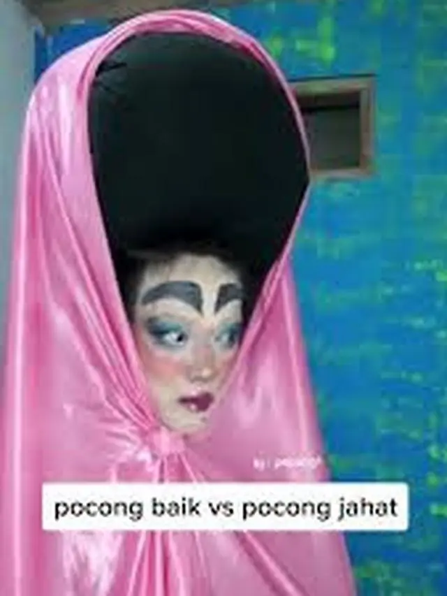 6 Potret Dandan Jadi Pocong Warna-Warni Ini Nyeleneh, Kocak