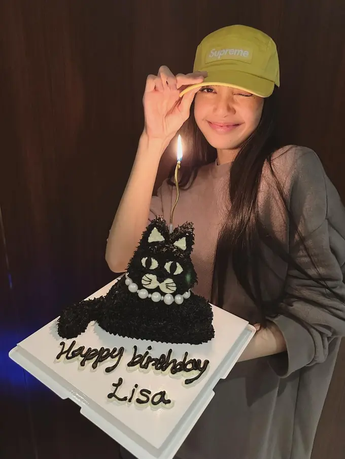 Lisa BLACKPINK Dapat Kado Ulang Tahun Puluhan Juta dari Celine dan Bvlgari