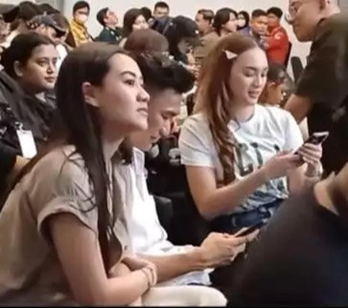 Kedekatannya keduanya semakin santer terdengar saat Aaliyah Massaid terlihat menemani Thariq di perlombaan esport. Ia terlihat memberikan dukungan untuk Thariq.