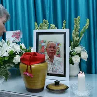 Sesuai permintaan presenter Bondan Winarno, jenazah akhirnya dikremasi. Kamis, (30/11) jasad presenter dengan jargon maknyus itu dikremasi di RS Sentra Medika, Cibinong, Bogor, Jawa Barat, Kamis (30/11/2017). (Nurwahyunan/Bintang.com)