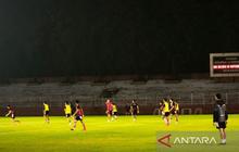 Nova Arianto Puas dengan Perkembangan Timnas U-20 Selama TC di Surabaya