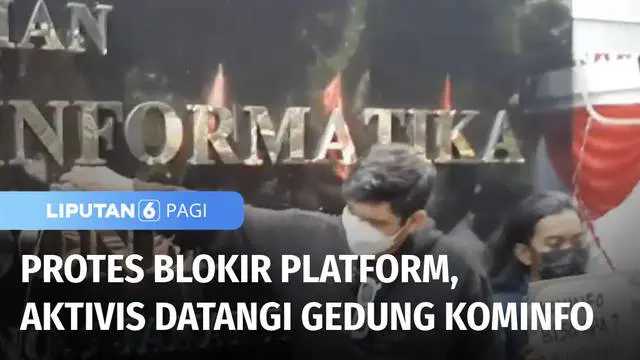 VIDEO: Sejumlah Aktivis Gelar Protes Kebijakan Blokir Platform di Depan Gedung Kominfo