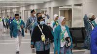 Pihak imigrasi Bandara Soekarno-Hatta selanjutnya berhasil menggagalkan keberangkatan 14 WNI yang akan melakukan ibadah haji tanpa visa yang sah pada Senin, 4 Juli 2022. (Foto:Liputan6/Pramita Tristiawati)
