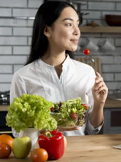 Secara sederhana, clean eating berarti mengonsumsi makanan utuh (whole foods) yang minim proses. [Dok/freepik.com]