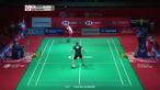 Berita video mengenai salah satu aksi terbaik dalam laga antara Kento Momota vs Viktor Axelsen di turnamen BWF Malaysia Masters 2020.