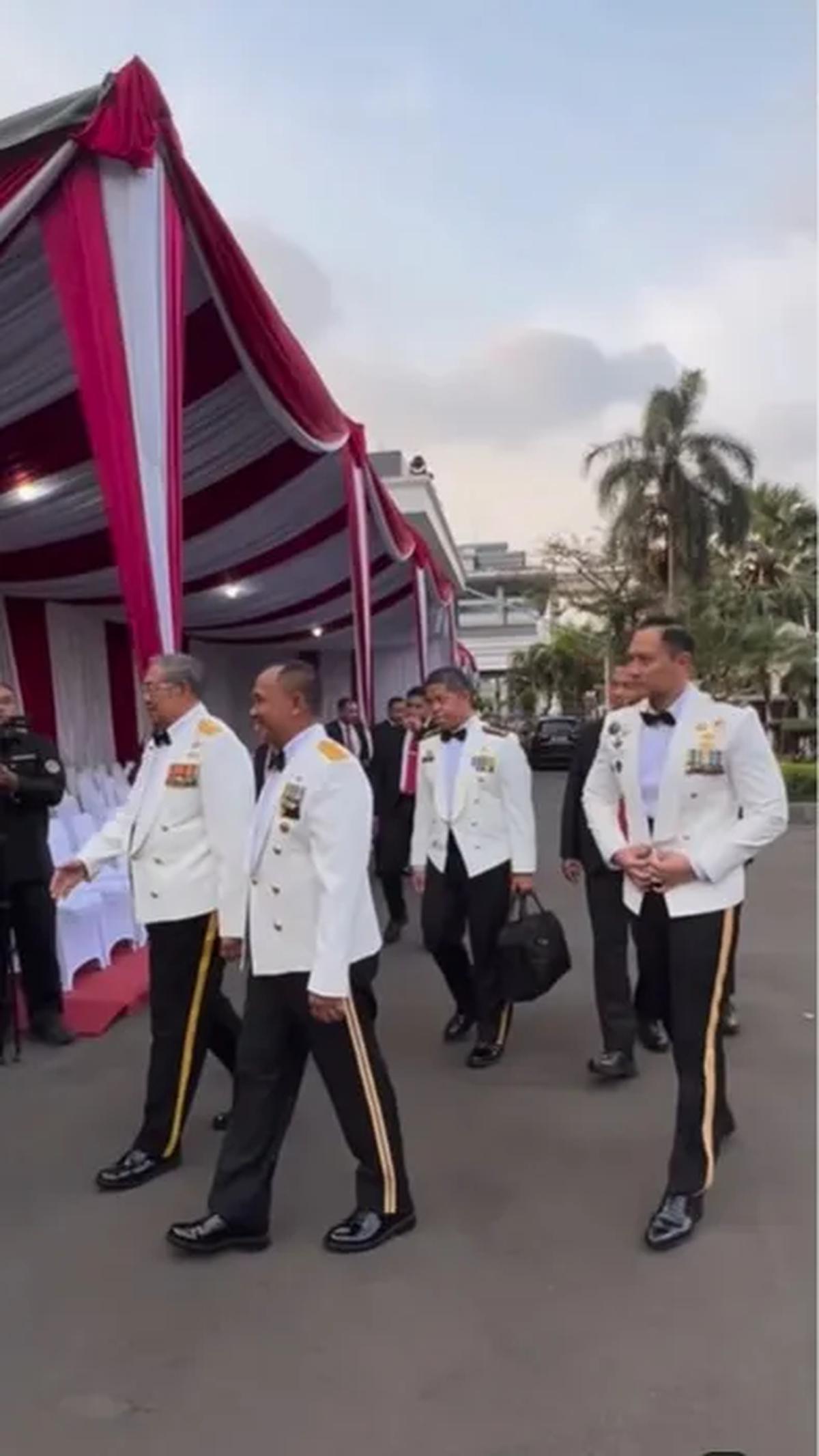 AHY Hadiri Parade Senja