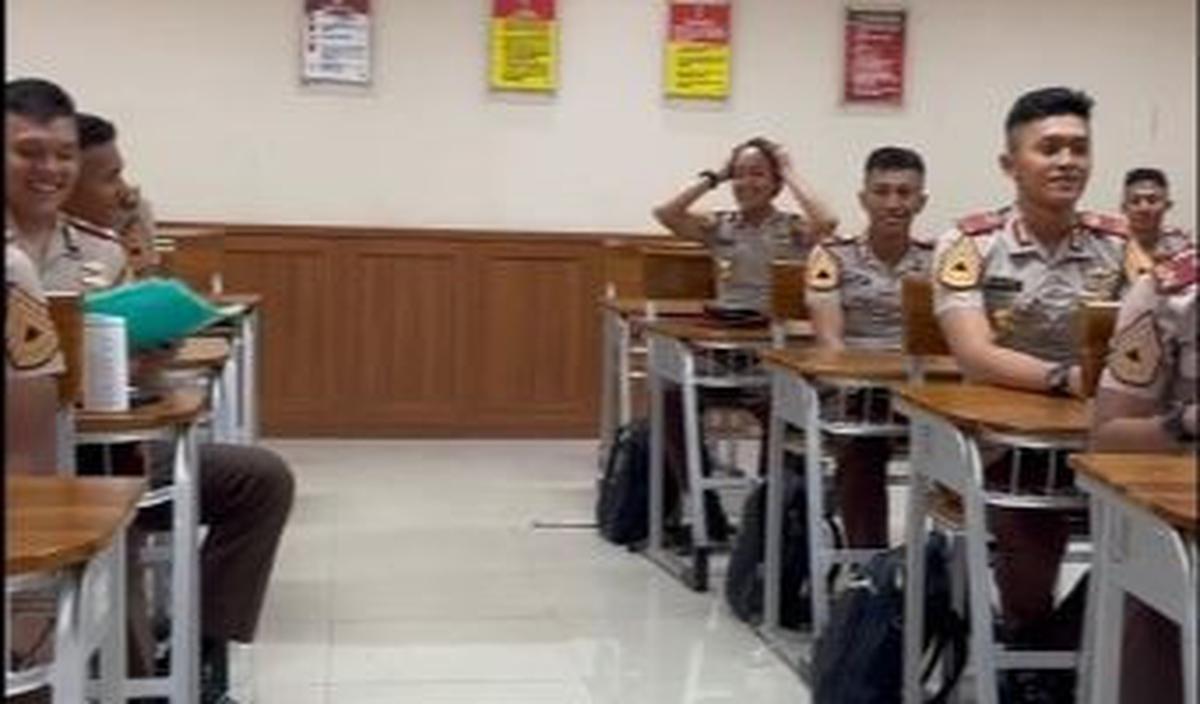 Pesan Komandan