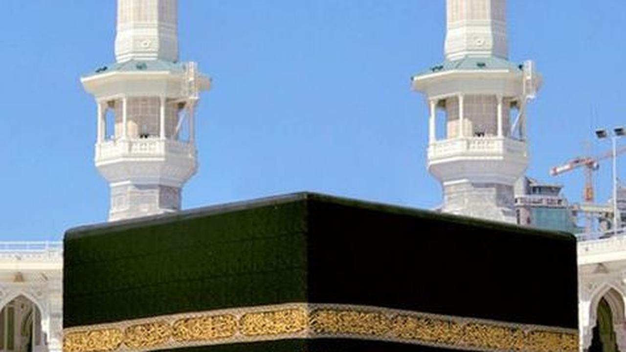 Momen 450 Jemaah Haji Kloter Pertama Tiba di Jatim, Diwarnai Haru Bahagia