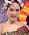 Musik dangdut mengalami dinamika yang tak kalah seru dari industri musik pop di Indonesia. [Instagram/ayutingting92, happyasmara_77]
