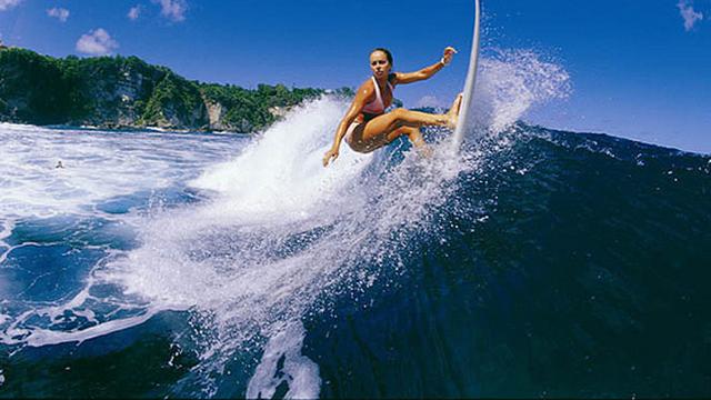[Bintang] 7 Tempat Paling Tepat untuk 'Surfing' di Indonesia