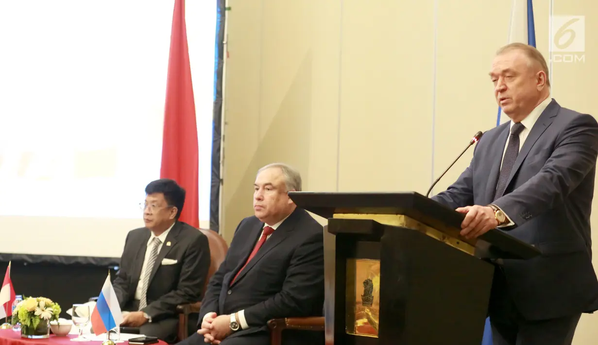 Director General, Sergey Bednov memberi sambutan pada pertemuan antara delegasi Expocentre dengan para pelaku ekonomi Indonesia di Mega Kuningan, Jakarta, Selasa (12/3). Pertemuan mendorong peningkatan perdagangan kedua negara. (Liputan6.com/Fery Pradolo)