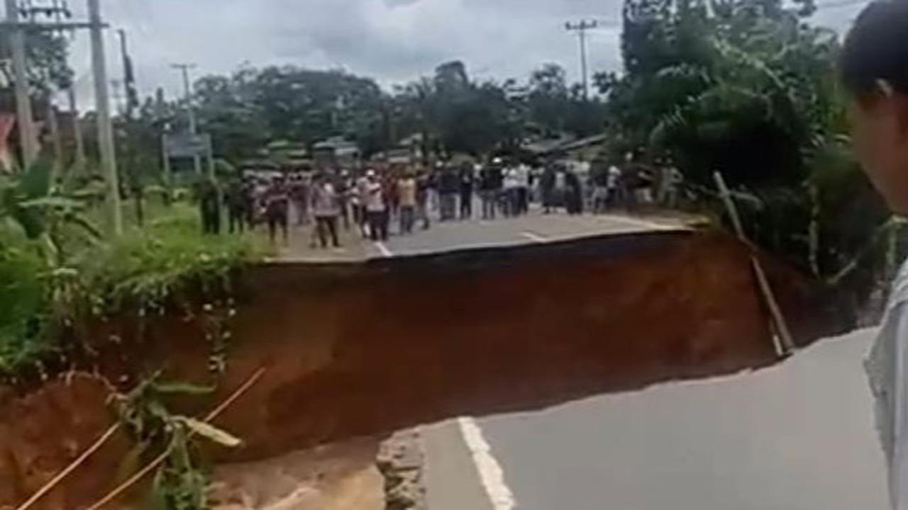 Jalan Nasional Penghubung Jambi-Sumatera Barat Putus, Ini Penyebabnya