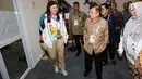 Wakil Presiden, Jusuf Kalla didampingi Ketua INASGOC, Erick Thohir berbincang dengan jurnalis asing di Main Press Center (MPC) atau Media Center Asian Games di JCC, Jakarta, Selasa (14/8). (Liputan6.com/Fery Pradolo)