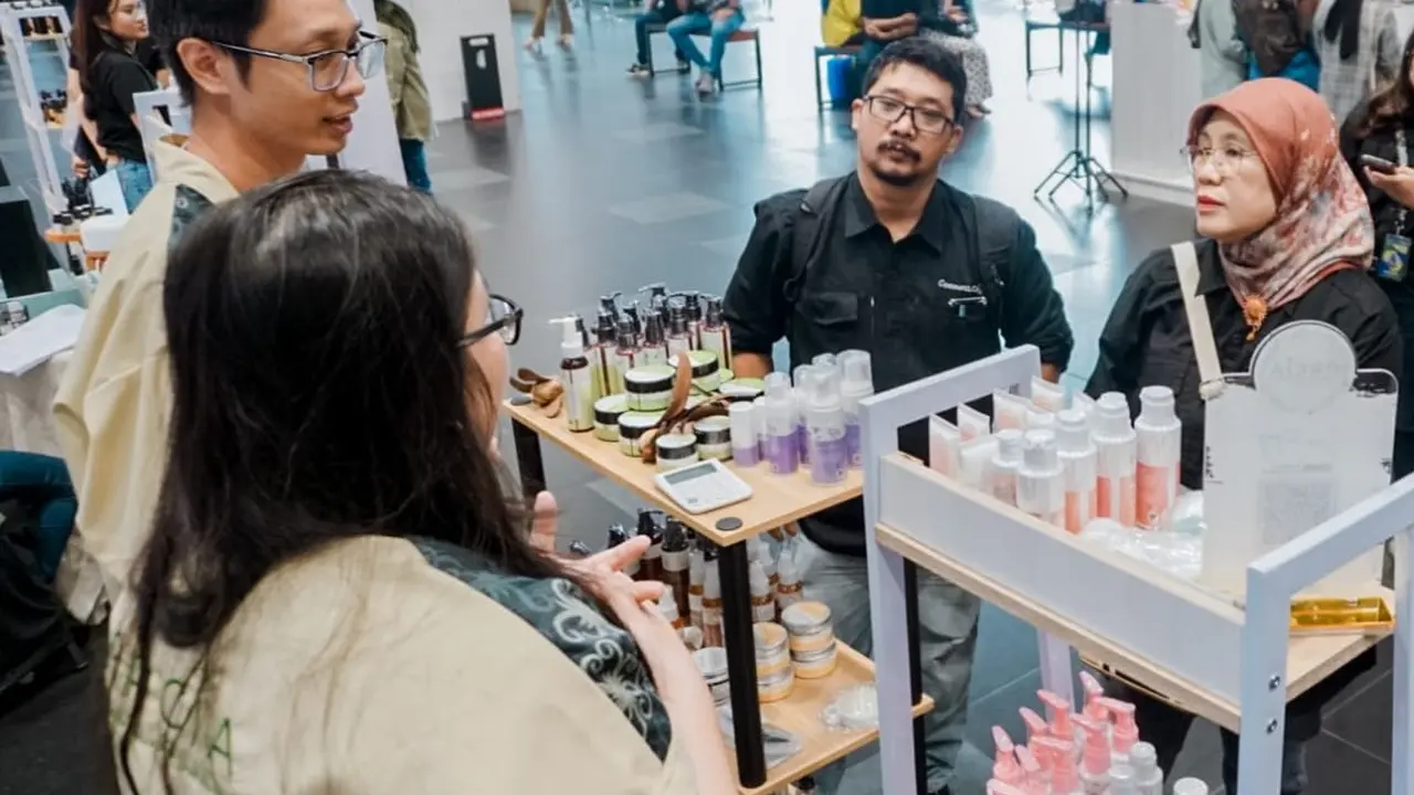 Industri kosmetik di Indonesia semakin berkembang dengan memberikan berbagai produk inovatif bagi para konsumennya.