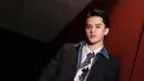 Netizen ramai bubuhkan komentar di kolom komentar unggahannya memuji penampilan Jeremie. Abidzar Al Ghifari dan Aurelie Moeremans juga turut serta bubuhkan komentar. Pamer muka datar, namun artis kelahiran 2001 ini tetap bikin terpikat. Blasteran Indonesia – Belgia, tak heran jika bintang sinetron Cinta yang Tak Sederhana ini pancarkan pesona yang berbeda. (Liputan6.com/IG/@jeremiemoeremans)