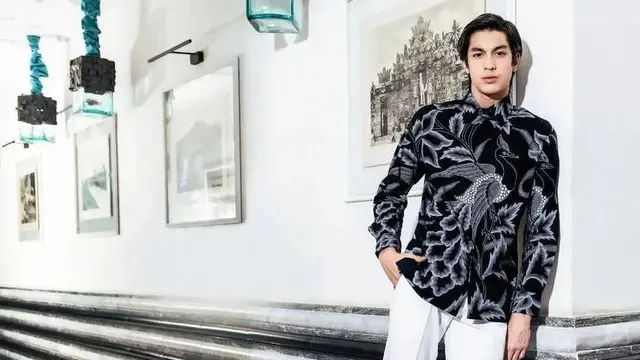 7 Pesona Eddy Meijer Anak Maudy Koesnaedi Jadi Model Kampanye Brand Lokal Kenamaan, Tampil Keren Pakai Kemeja Batik