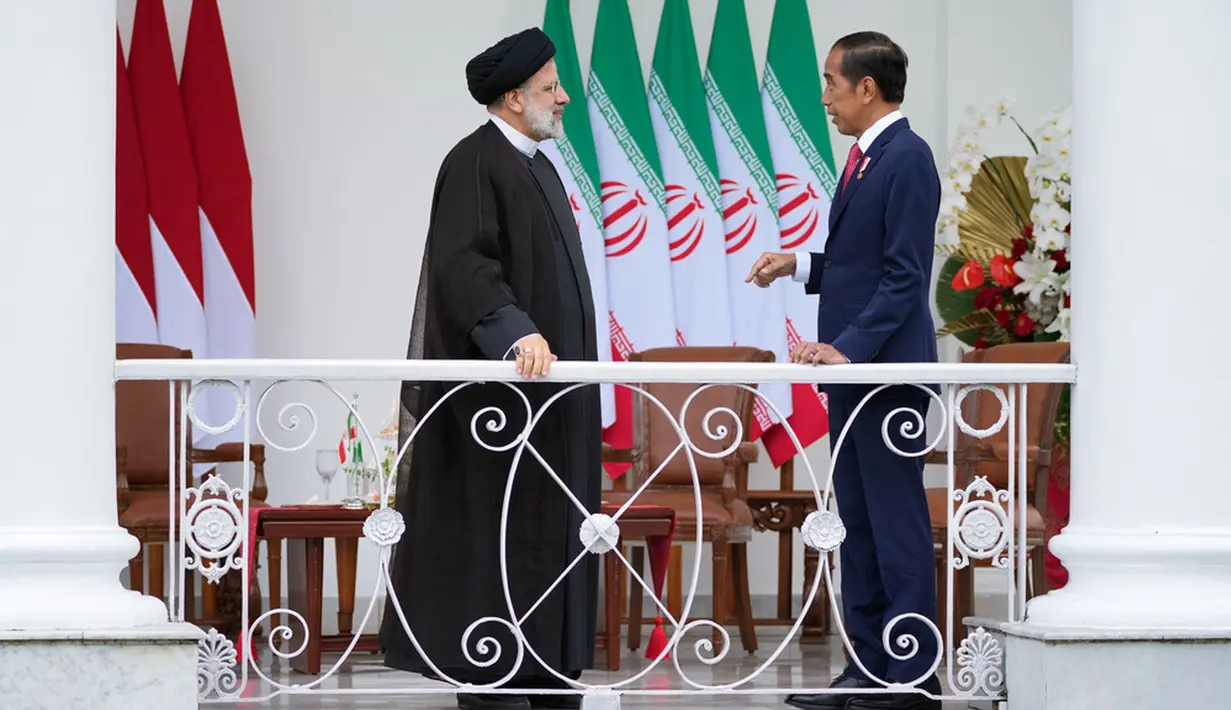 Jokowi dan Ebrahim Raisi sepakat mendukung perjuangan rakyat Palestina. Kesepakatan tersebut didapat usai Jokowi dan Ebrahim Raisi menjalani komunikasi bilateral yang tertutup selama hampir dua jam di Istana Kepresidenan Bogor. (AP Photo/Achmad Ibrahim)