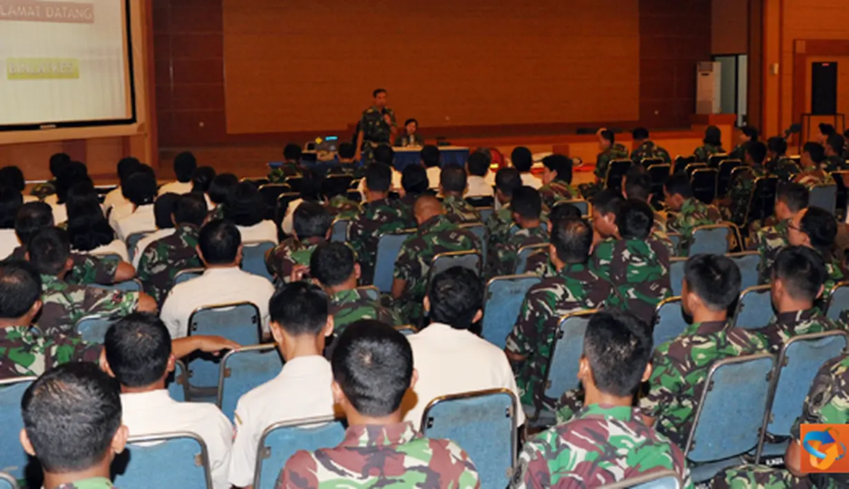 Citizen6, Surabaya: Pembinaan dan latihan bagi personel Kobangdikal tersebut, diberikan Kepala Satuan Kesehatan (Kasatkes) Kobangdikal Letkol Laut (K) Dr. M. Syamsudin. (Pengirim: Penkobangdikal)